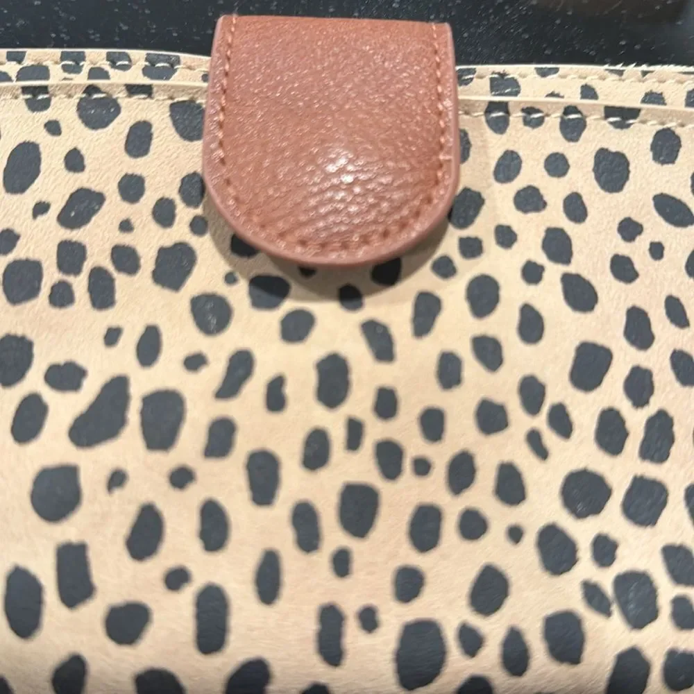 Chic Leopard Print Wristlet with Tan Accent